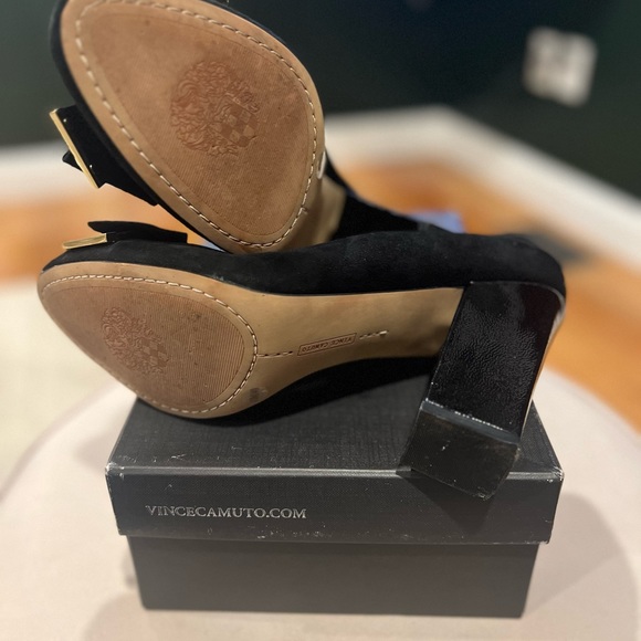 Vince Camuto Black Verona Suede and Patent Heels - Picture 2 of 6